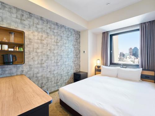 Habitación Doble Estándar con acceso al salón - No fumadores del hotel Elcient Osaka. Foto 2