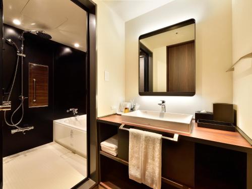 Habitación Triple Deluxe con acceso al salón - No fumadores del hotel Elcient Osaka