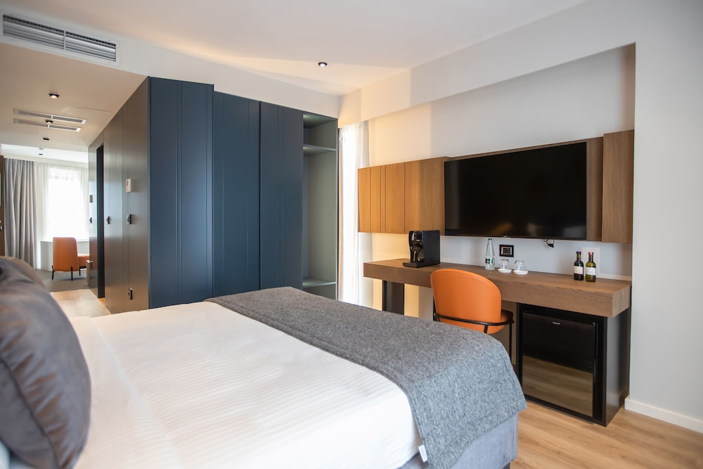 Suite, bañera del hotel Elisa Tirana, Affiliated by Meliá