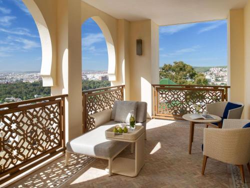 Suite Junior con cama extragrande del hotel Fairmont Tazi Palace Tangier. Foto 3