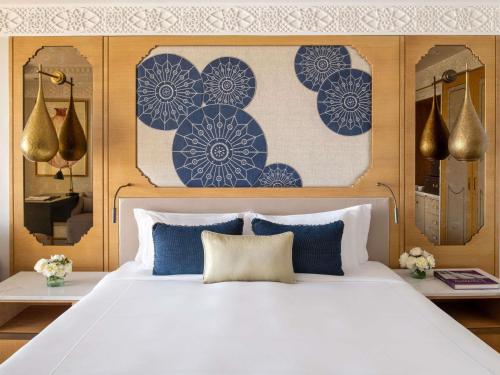 Two - Bedroom Apartment with One King Bed, Two Single Beds, Panoramic View and Terrace del hotel Fairmont Tazi Palace Tangier. Foto 5
