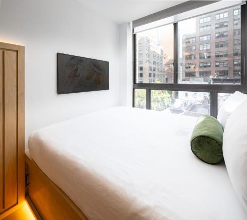 Estudio con 1 cama grande del hotel Little Charlie. Foto 8