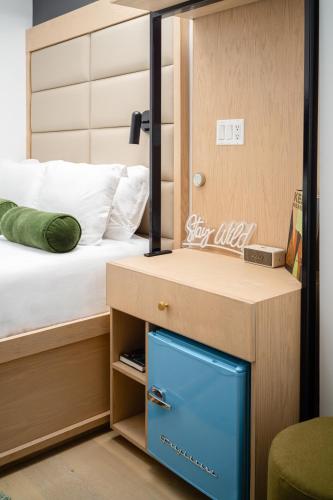 Estudio con cama grande adaptado para personas con movilidad reducida del hotel Little Charlie. Foto 9