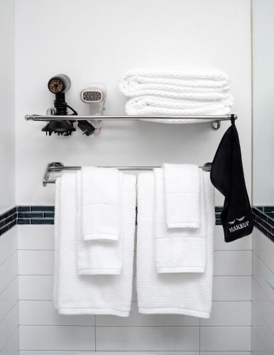 Estudio con cama extragrande del hotel Little Charlie. Foto 7