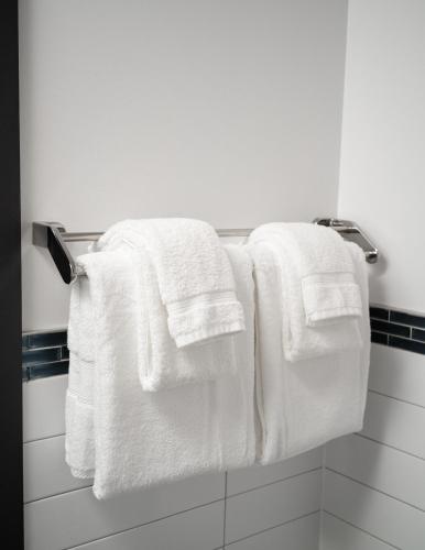 Estudio con cama grande adaptado para personas con movilidad reducida del hotel Little Charlie. Foto 10