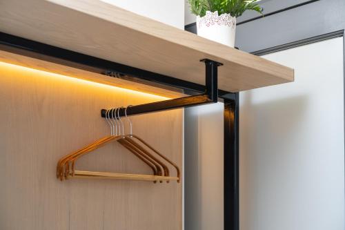 Habitación Doble Estándar con 2 camas grandes del hotel Little Charlie. Foto 5