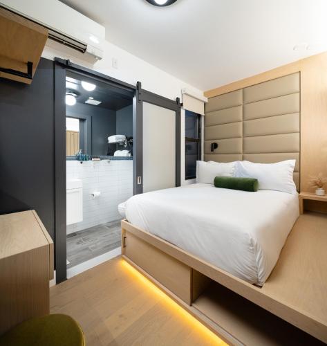 Habitación Doble Deluxe del hotel Little Charlie. Foto 5