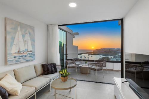 Apartamento Vista Mar Vista Piscina Con Cocina 1 Cama king 1 habitación Sofá Cama incluido del hotel Palmera Sea View. Foto 1