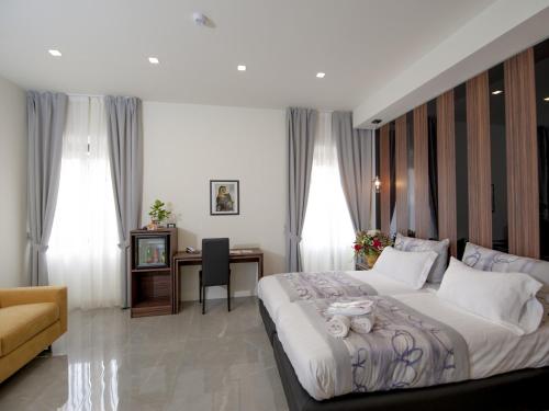 Habitación Doble Deluxe con Balcón del hotel Palazzo Firenze. Foto 3