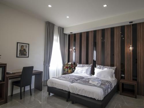 Habitación Doble Deluxe con Balcón del hotel Palazzo Firenze. Foto 7