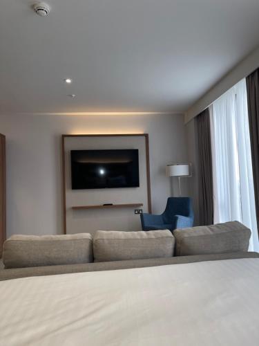 Habitación Doble Superior - 2 camas del hotel Courtyard by Marriott London Heathrow Airport. Foto 4