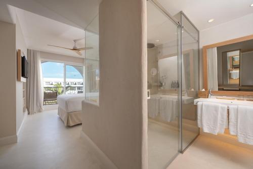Suite Junior con vistas laterales al mar del hotel Daia Conil Slow Beach Hotel - Adults Only Recommended. Foto 4