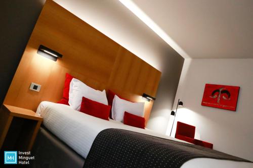 Habitación Doble Estándar del hotel De La Couronne. Foto 1