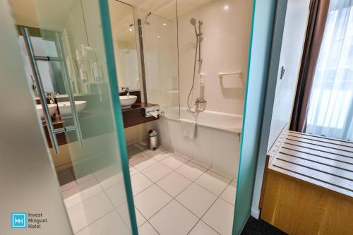 Habitación Doble Estándar del hotel De La Couronne. Foto 18