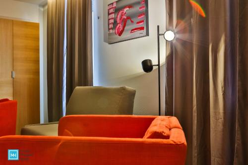 Habitación Triple Estándar del hotel De La Couronne. Foto 6