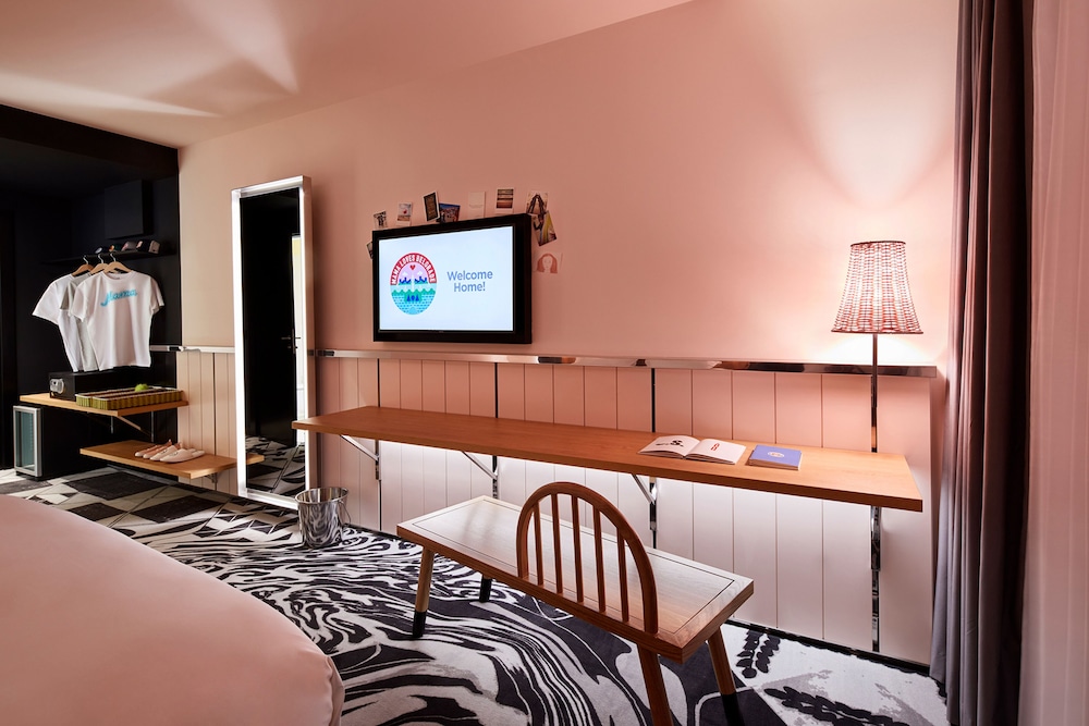 Habitación, 1 cama de matrimonio grande (Medium Mama) del hotel Mama Shelter Belgrade. Foto 1