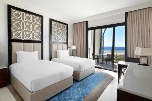 Deluxe Twin Room with Two Twin Beds and Ocean View del hotel Hilton Tangier Al Houara Resort and Spa. Foto 6