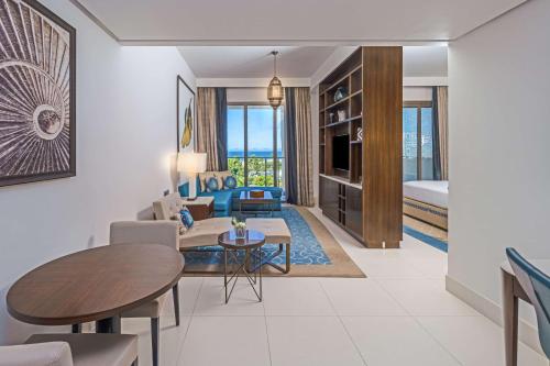 Apartamento de 1 dormitorio con vistas al océano del hotel Hilton Tangier Al Houara Resort and Spa. Foto 6