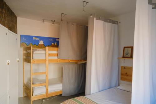 Cama individual en habitación compartida - 4 camas del hotel La Palma Hostel - Pensión Central. Foto 5