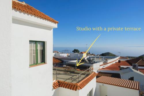 Estudio con terraza del hotel La Palma Hostel - Pensión Central. Foto 2