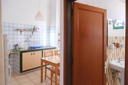 Apartamento con vistas al jardín del hotel La Palma Hostel - Pensión Central. Foto 2