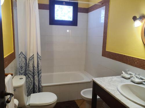 Twin Room with Terrace del hotel La Raya 1866. Foto 1