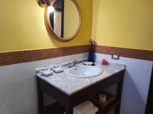 Twin Room with Terrace del hotel La Raya 1866. Foto 2