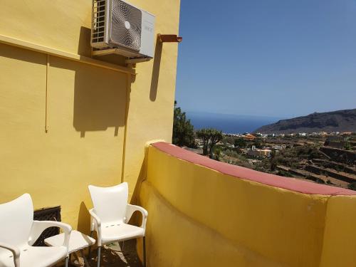 Twin Room with Terrace del hotel La Raya 1866. Foto 4