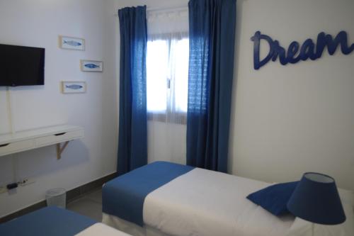 Habitación Doble con baño privado externo - 2 camas del hotel Magma Rooms. Foto 2