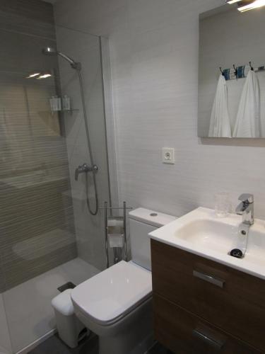 Habitación Doble con baño privado externo - 2 camas del hotel Magma Rooms. Foto 5