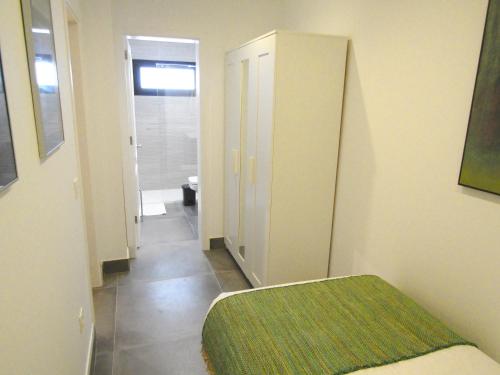 Habitación Triple con baño privado del hotel Magma Rooms. Foto 8