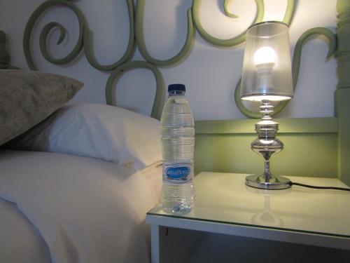 Habitación Triple con baño privado del hotel Magma Rooms. Foto 9