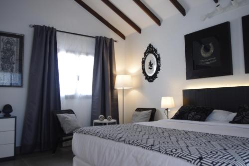 Suite con terraza del hotel Magma Rooms. Foto 1