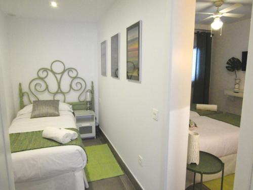 Triple Room with Private Bathroom del hotel Magma Rooms. Foto 7