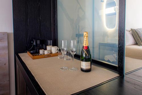 Habitación Doble Deluxe del hotel TenSuites. Foto 1