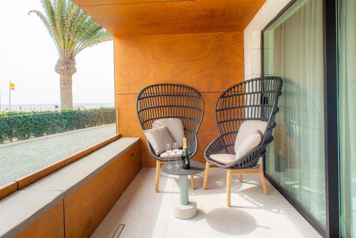 Habitación Doble Deluxe con vistas al mar del hotel TenSuites. Foto 15