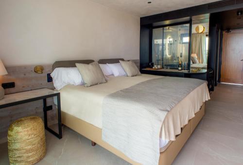 Habitación Doble Deluxe con vistas al mar del hotel TenSuites. Foto 17