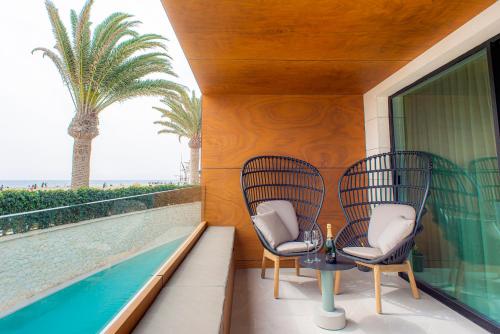 Habitación Doble Deluxe con vistas al mar del hotel TenSuites. Foto 18