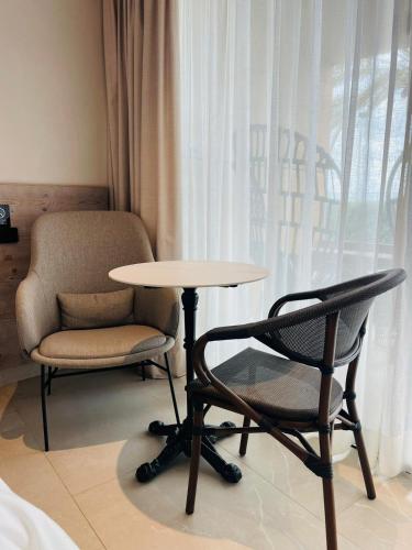 Habitación Doble Deluxe del hotel TenSuites. Foto 22