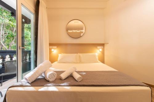 Habitación Doble con balcón del hotel Suncanarias Adeje Plaza. Foto 10