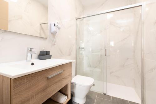 Double Room with Balcony del hotel Suncanarias Adeje Plaza. Foto 1