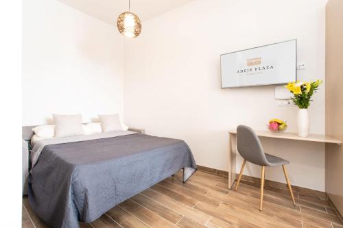 Double Room with Balcony del hotel Suncanarias Adeje Plaza. Foto 2