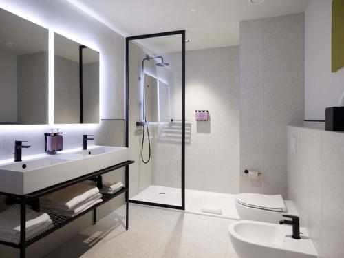 Suite Junior - Lado de la montaña del hotel Tribe Milano Malpensa. Foto 3