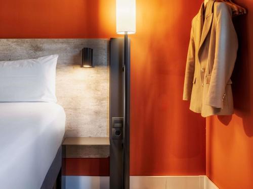 Habitación Doble Estándar - 2 camas del hotel Ibis Budget Madrid Aeropuerto. Foto 3