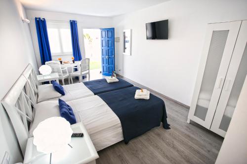 Estudio Deluxe con cama grande del hotel Corralejo Lodge. Foto 9
