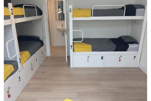 Habitación compartida Cama Litera Vista Patio Baño compartido Solo para mujeres del hotel Gran Canaria