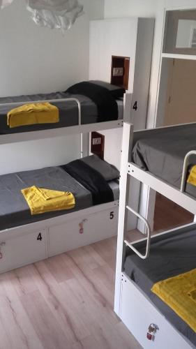Cama Individual en habitación compartida femenina del hotel Gran Canaria
