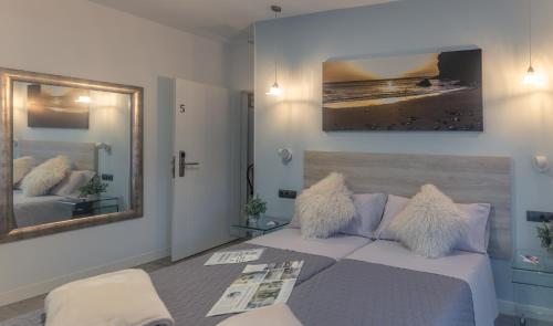 Habitación Doble con balcón del hotel La Palmera Hotel Boutique. Foto 6