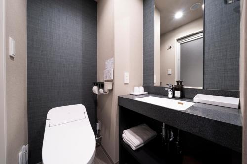 Habitación con cama extragrande. del hotel KOKO Tsukiji Ginza. Foto 3