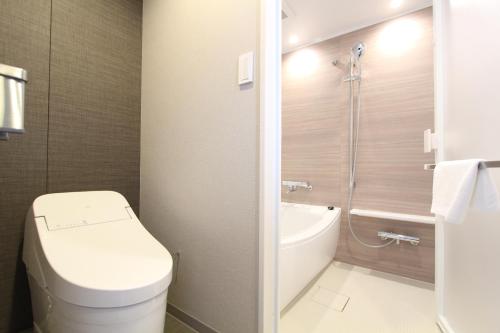 Habitación Doble Deluxe - 2 camas del hotel KOKO Tsukiji Ginza. Foto 2